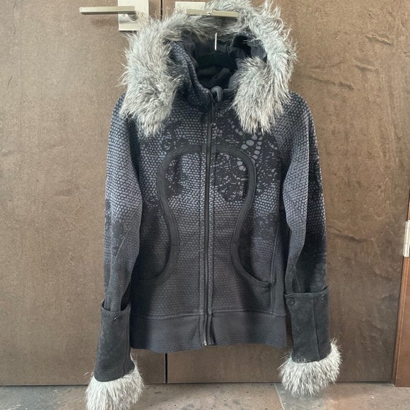 Lululemon Limited Edition Scuba Hoodie with Faux Fur Size 8 - Picture 1 of 9